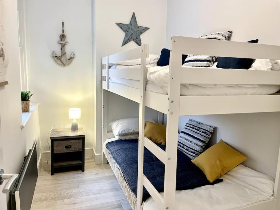 Luxury Porthcawl Large Spacious 2 Bedroom Apt, Parking, Garden Access, Prime Location Zewnętrze zdjęcie